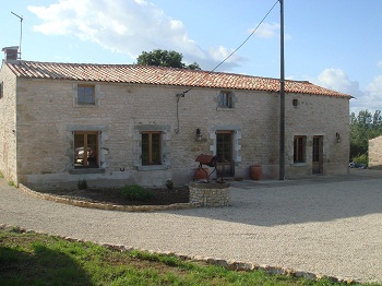 farmhouse st hilaire des loges 4 bedrooms, games room, in the south Vendee