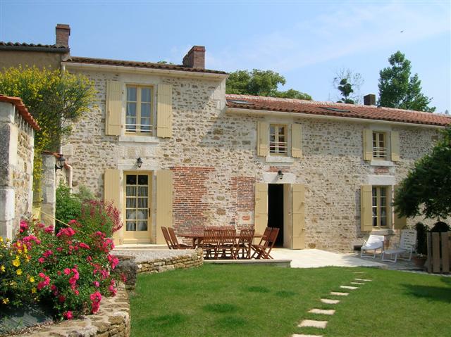 moulin de garreau 5 bedroom holiday home with swiming pool, spa and 2 carp fishing lakes