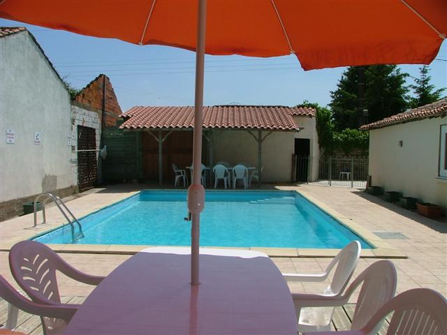 pool and outside dining area